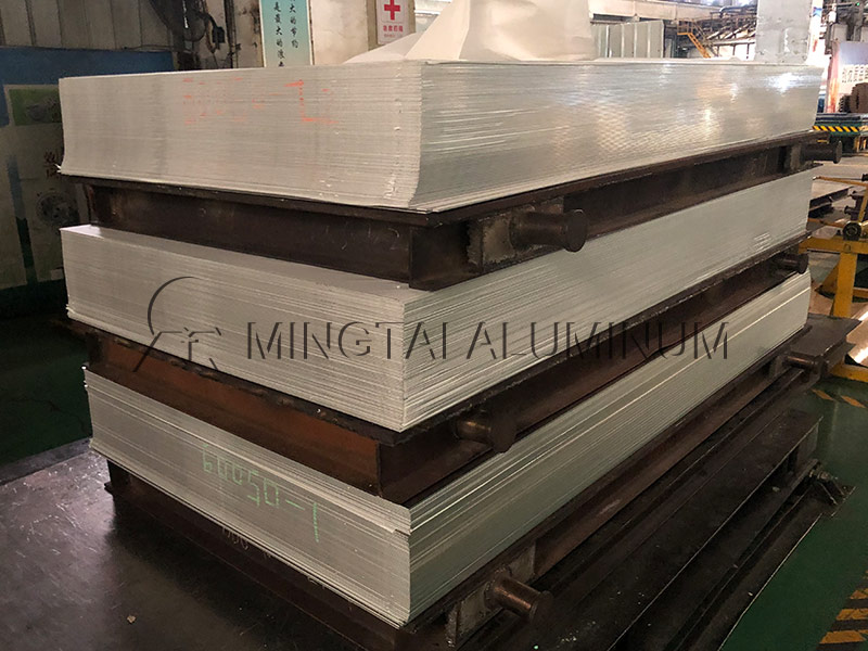 食品模具用鋁板對于中厚鋁板衛(wèi)生標(biāo)準(zhǔn)有啥要求？